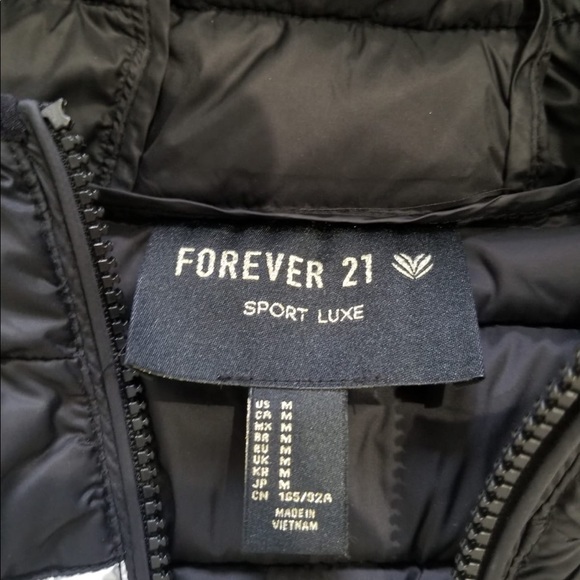 Forever 21 lightweight hooded puffer jacket - Picture 6 of 6